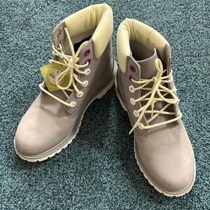 Timberland Women’s Boot - size 7.5 US